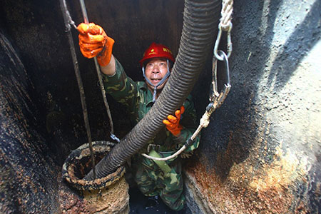 龙华金宇车辆坏在高速上怎么救援 市拖车救援